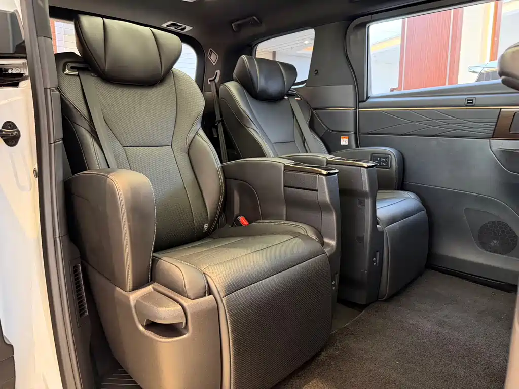 Toyota Alphard 2026 — фото 10