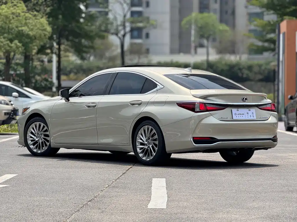 Lexus ES 2019 — фото 4