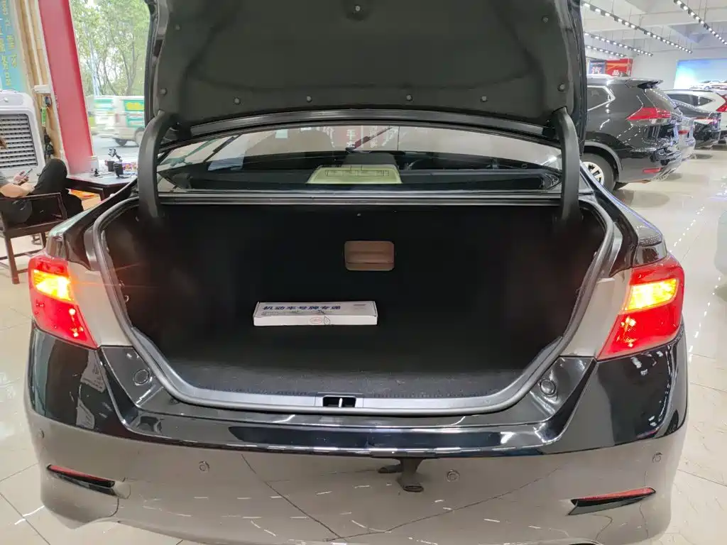 Toyota Camry 2014 — фото 15
