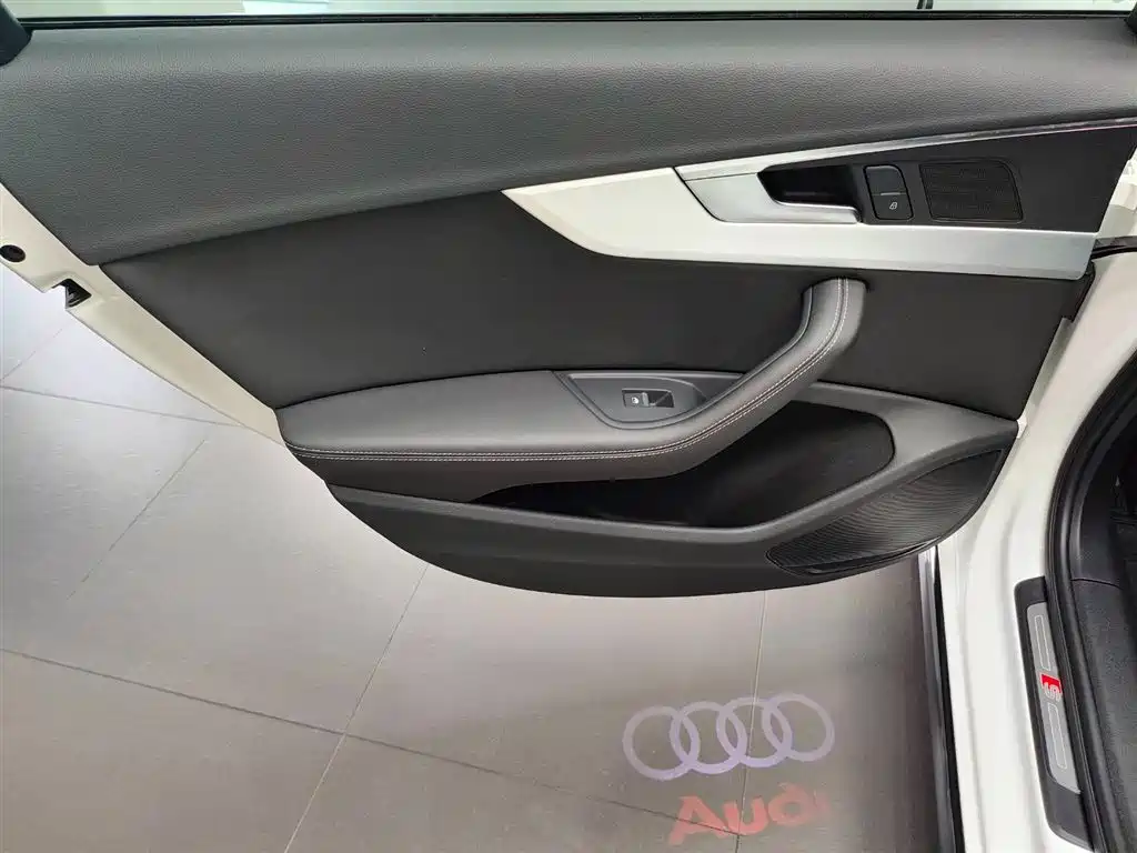 Audi A4L 2023 — фото 22