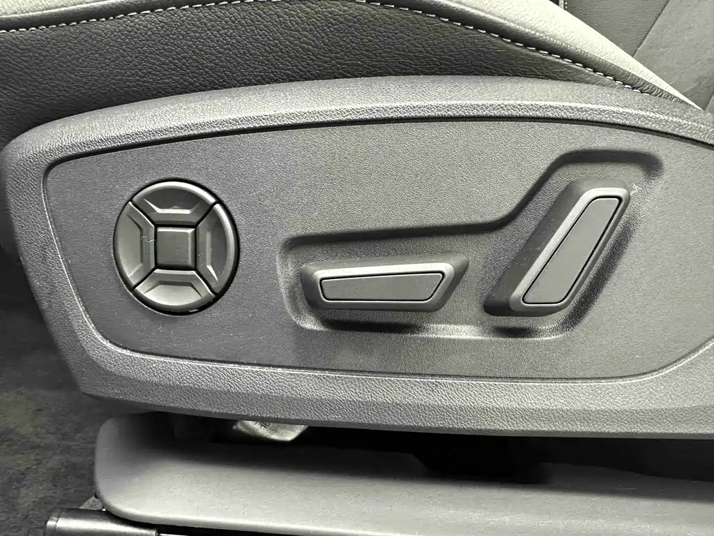 Audi Q3 2023 — фото 11