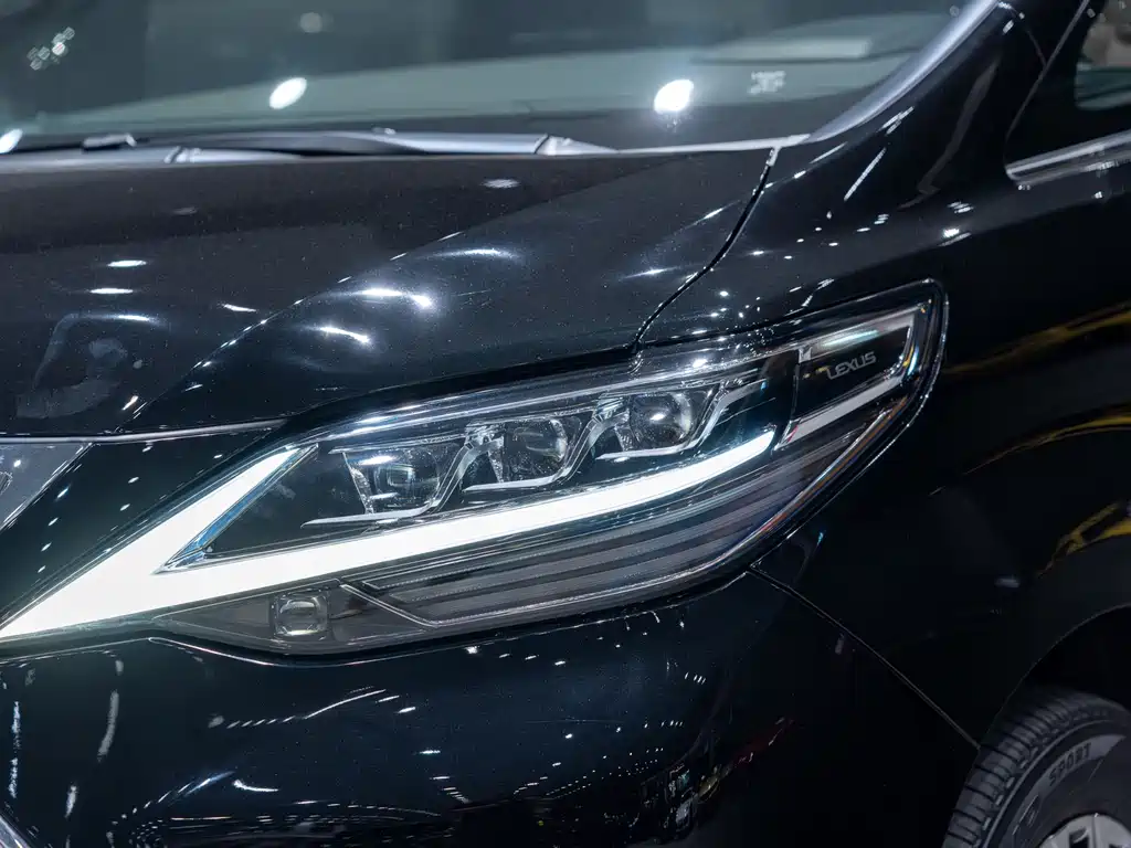 Lexus LM 2022 — фото 13