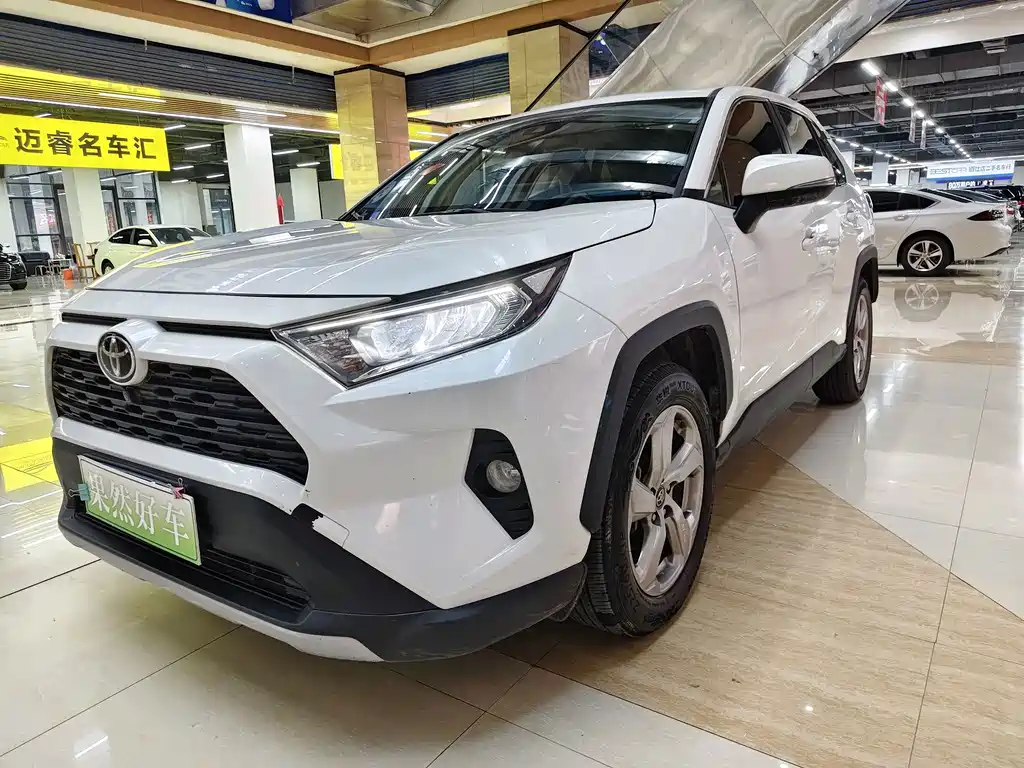 Toyota RAV4 2020 — фото 1