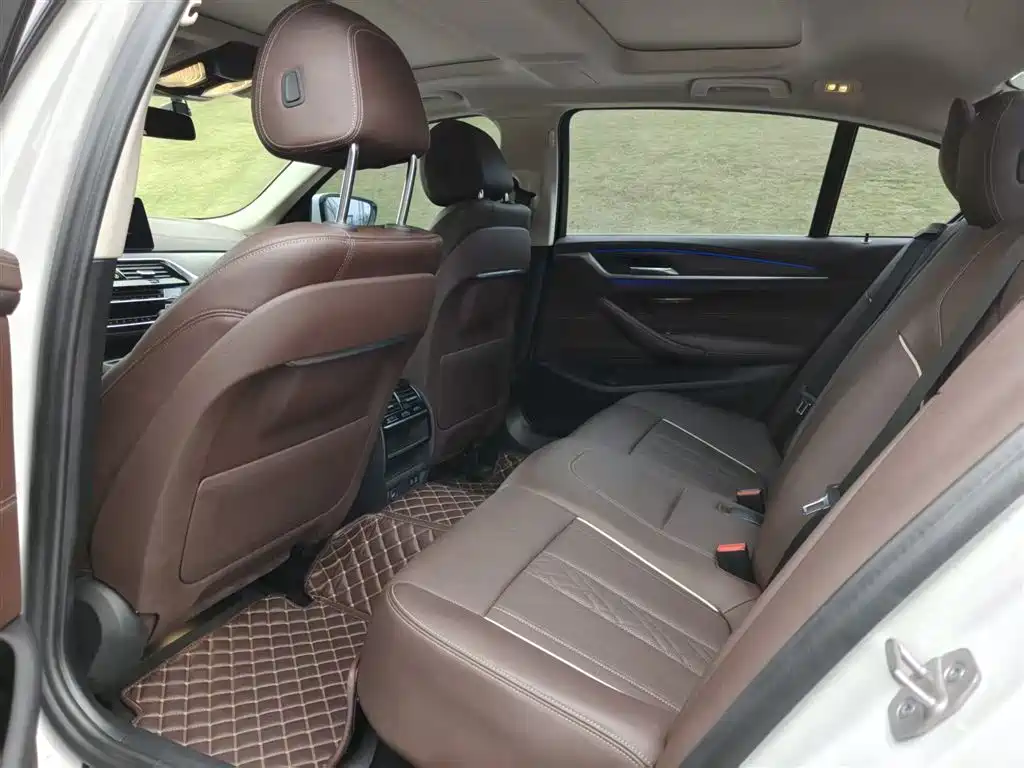 BMW 5 Series 2021 — фото 13