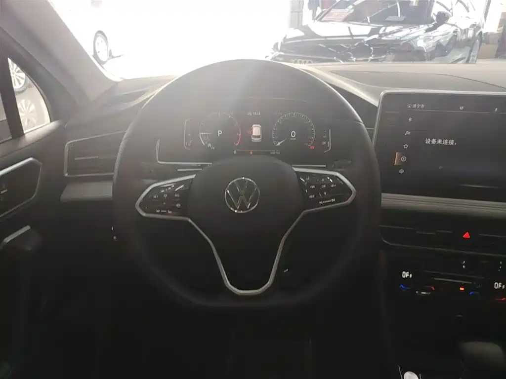 Volkswagen Tiguan L 2023 — фото 11