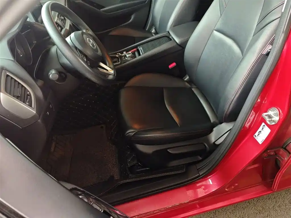 Mazda 3 Axela 2018 — фото 11