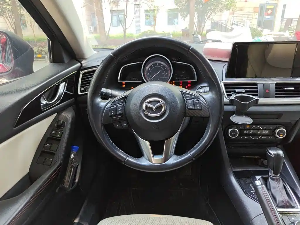 Mazda 3 Axela 2014