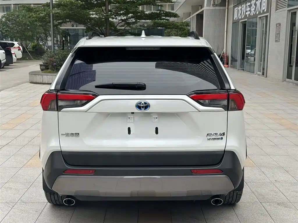 Toyota RAV4 2023 — фото 21