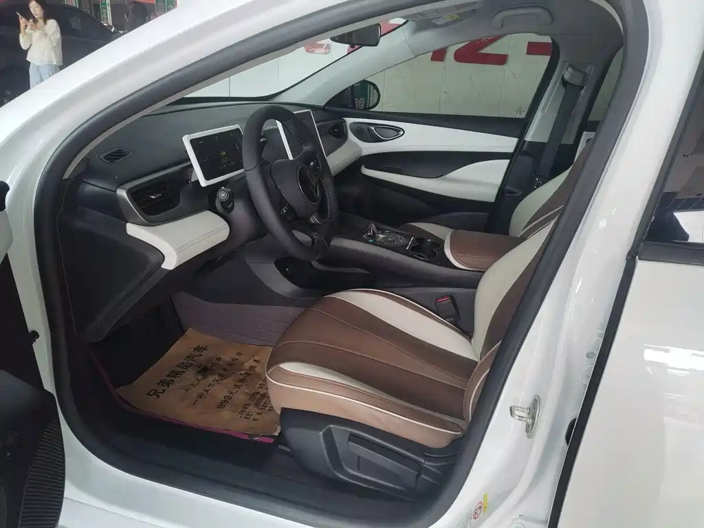 BYD Seal 05 DM-i 2025 — фото 8