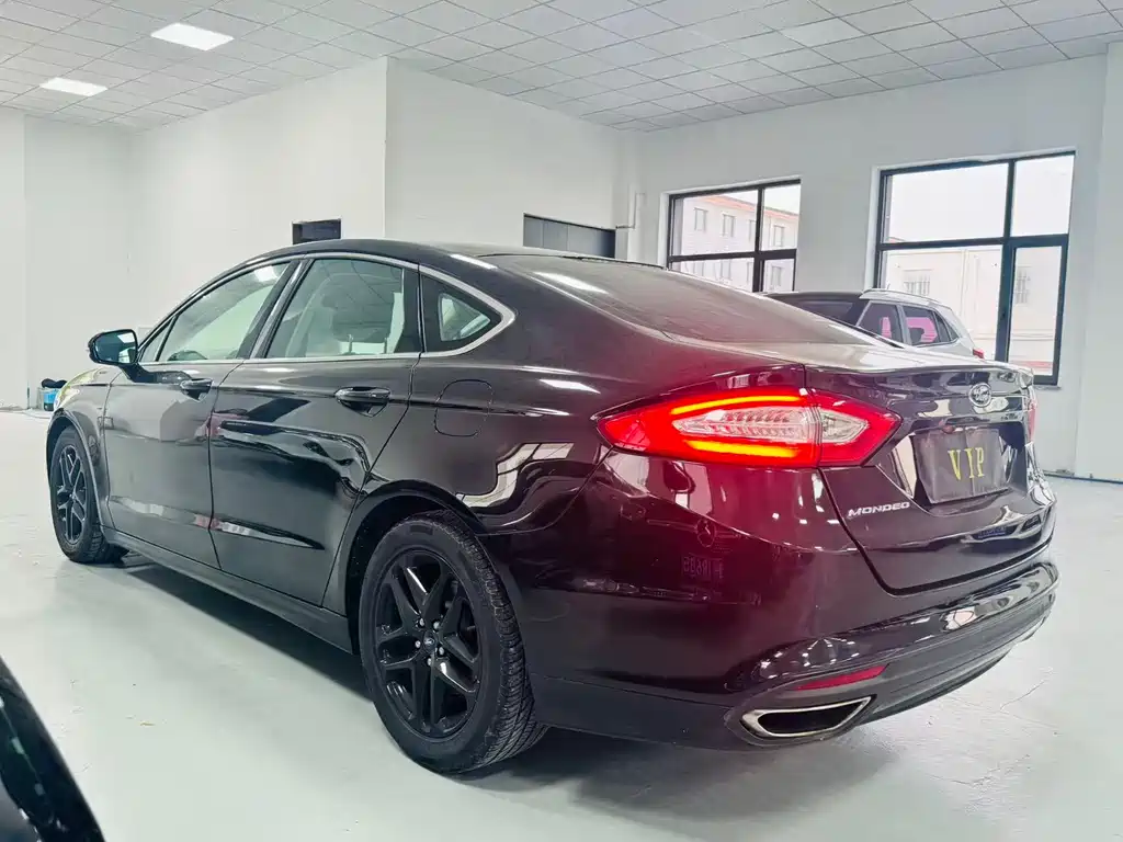 Ford Mondeo 2015 — фото 7