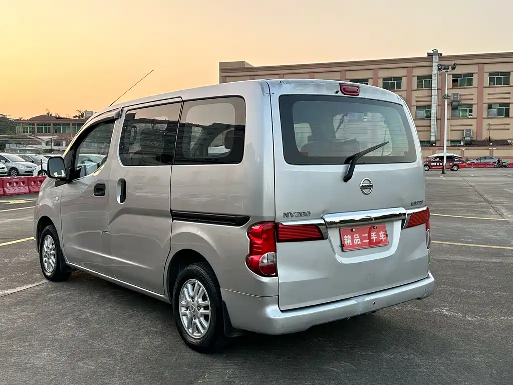 Nissan NV200 2013 — фото 8