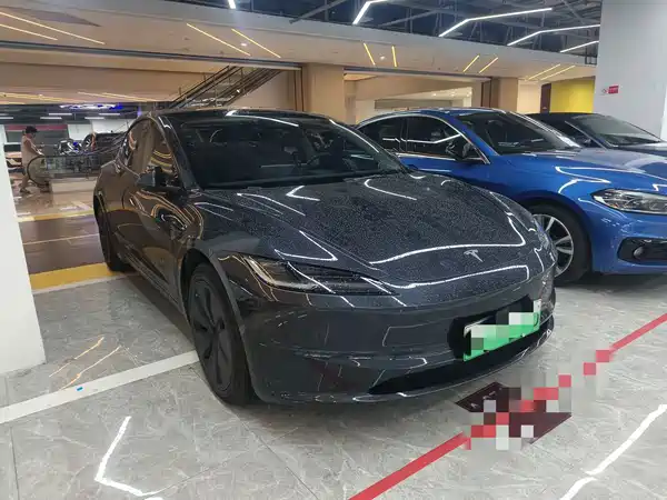 Tesla Model 3 2024