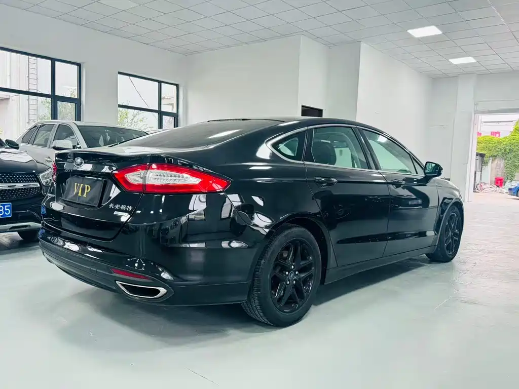 Ford Mondeo 2015 — фото 9