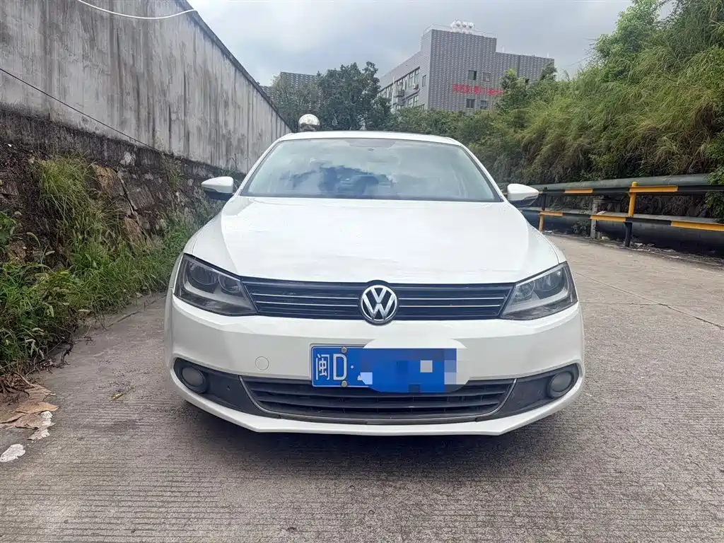 Volkswagen Sagitar 2013