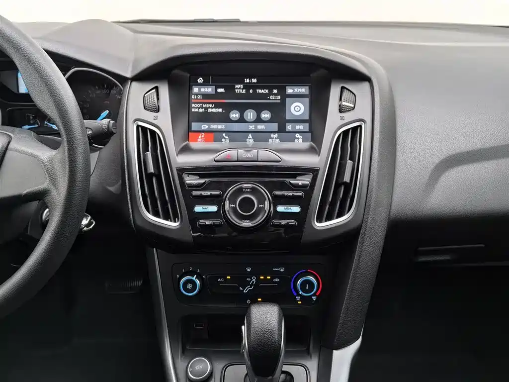 Ford Focus 2018 — фото 12