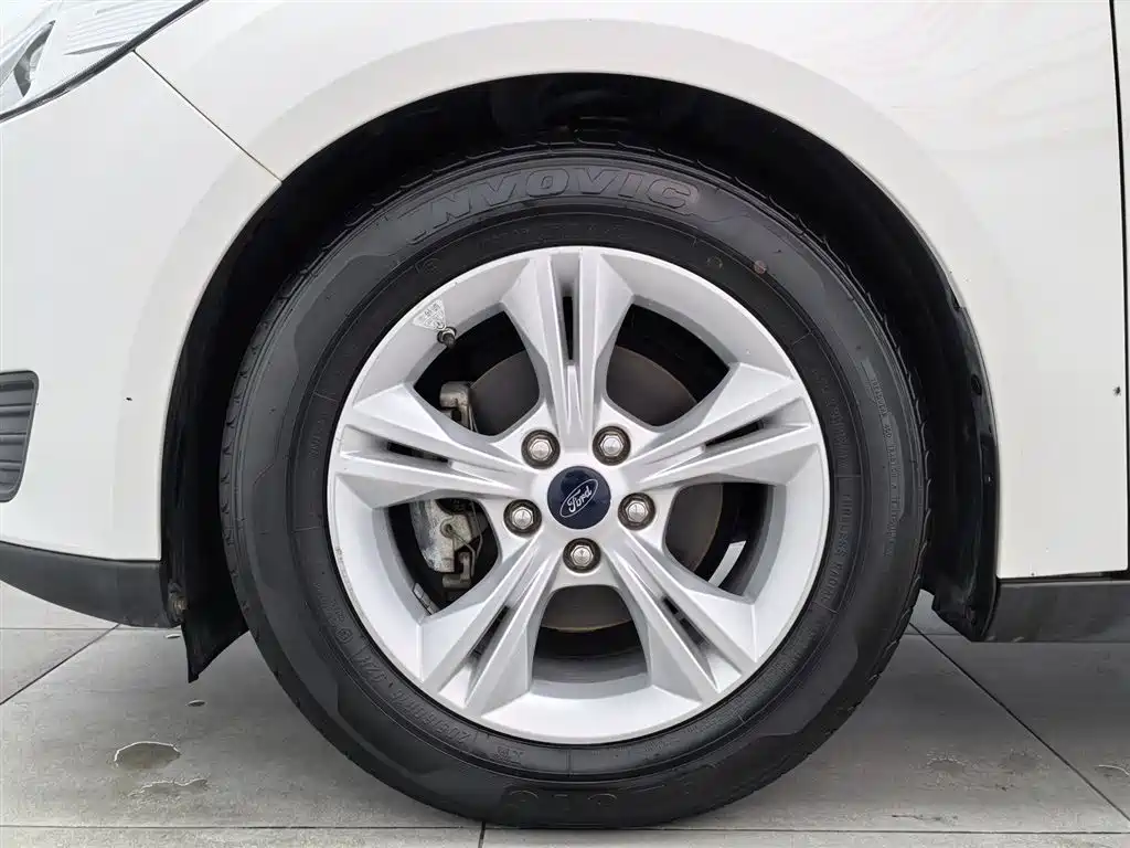 Ford Focus 2018 — фото 17