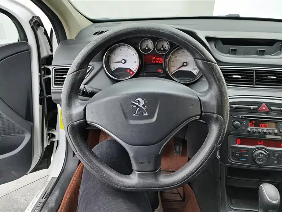Peugeot 308 2013 — фото 15