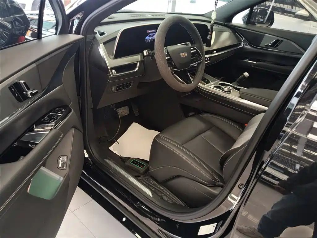 Cadillac XT5 2025 — фото 12