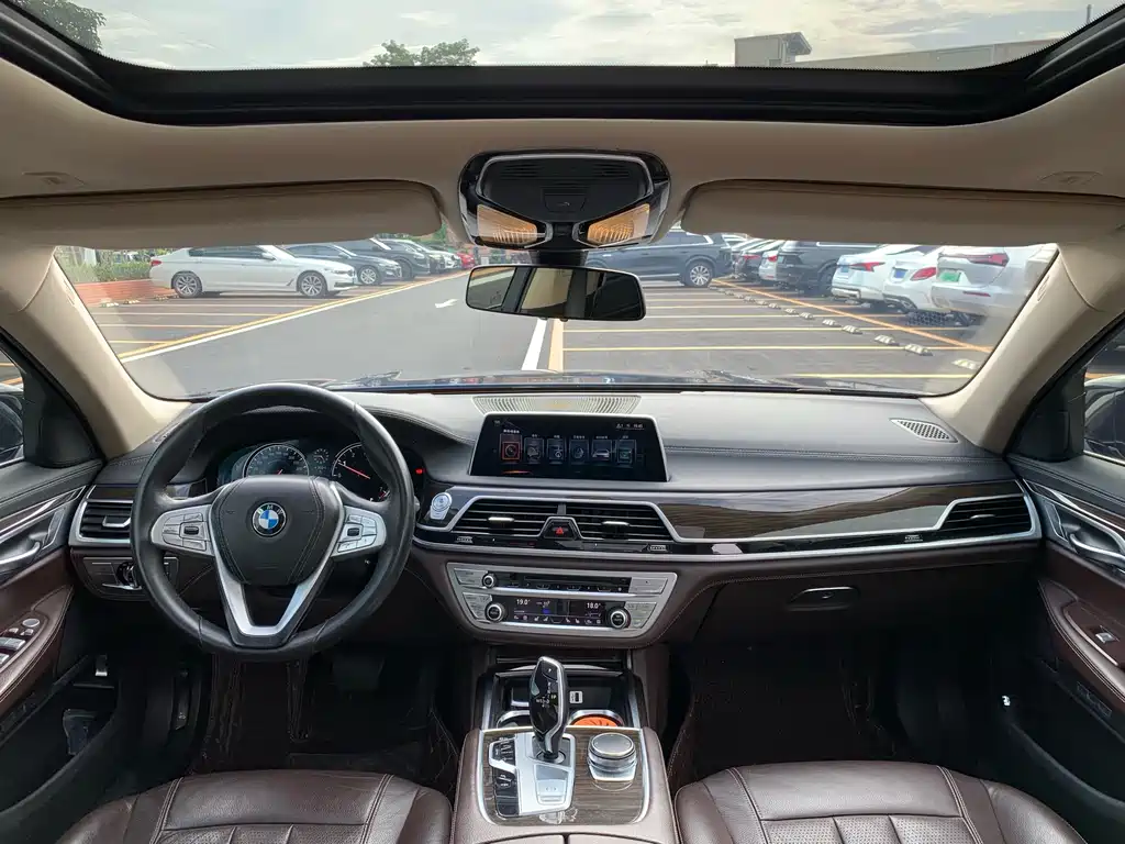 BMW 7 Series 2016 — фото 35