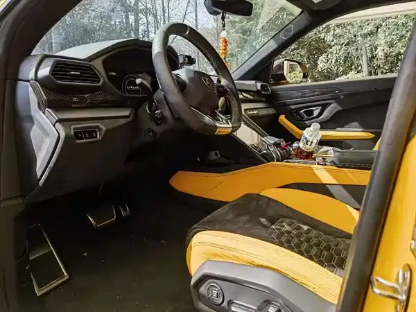 Lamborghini Urus 2021