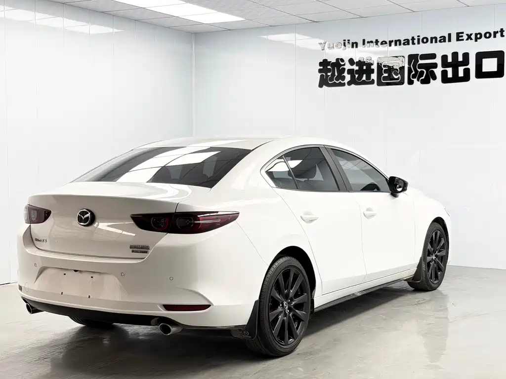 Mazda 3 Axela 2023 — фото 10
