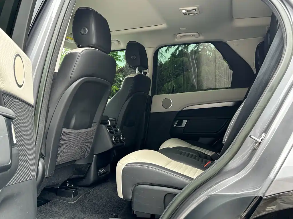 Land Rover Discovery 2023 — фото 12