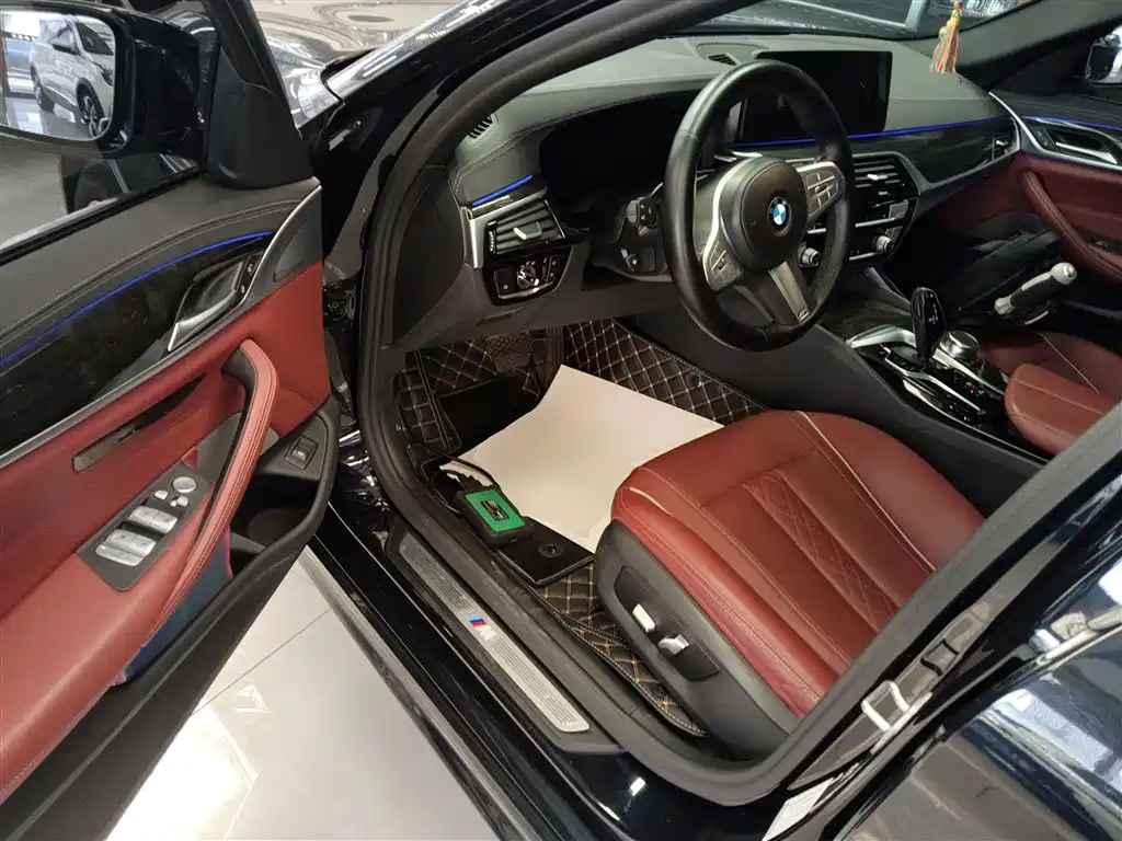 BMW 5 Series 2023 — фото 16