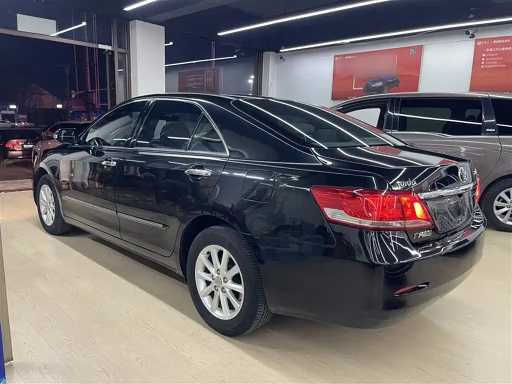 Toyota Camry 2014 — фото 18