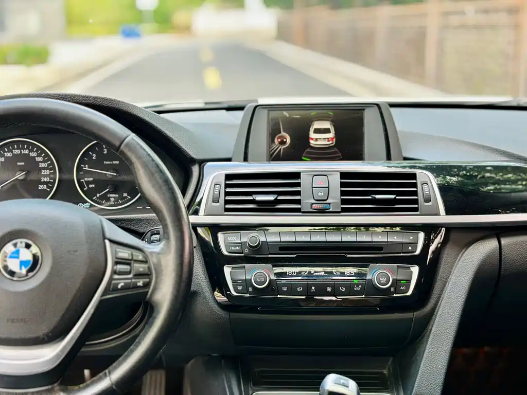 BMW 3 Series 2017 — фото 13