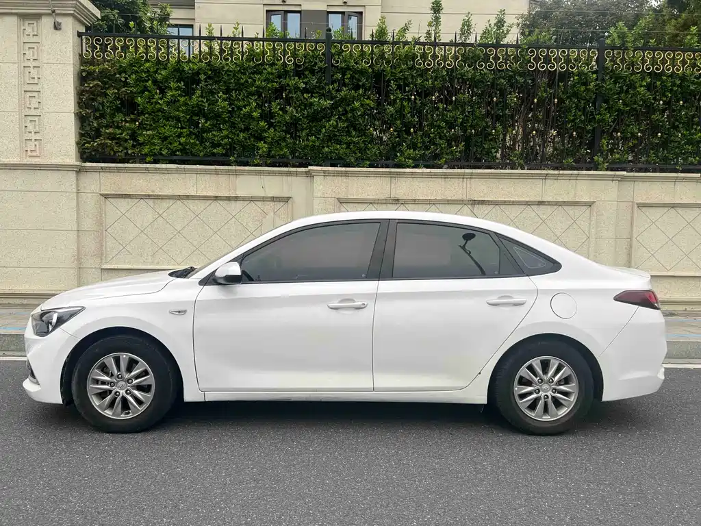 Hyundai Elantra 2018 — фото 3