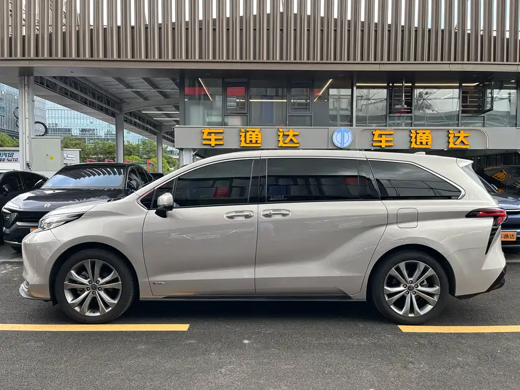 Toyota Sienna 2025
