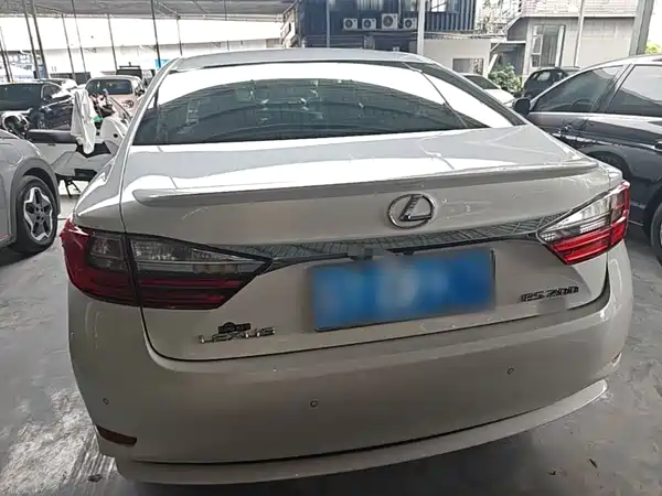 Lexus ES 2018