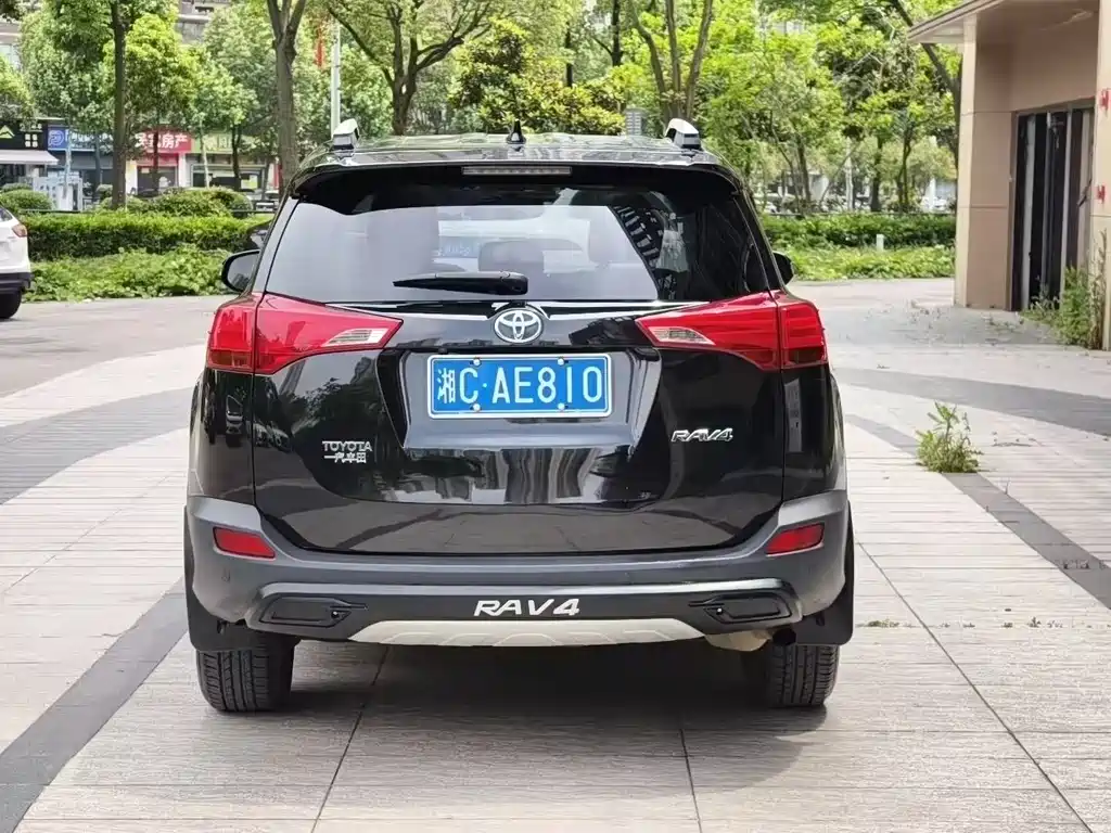 Toyota RAV4 2015 — фото 8