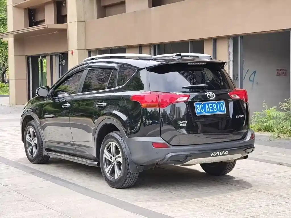 Toyota RAV4 2015 — фото 7