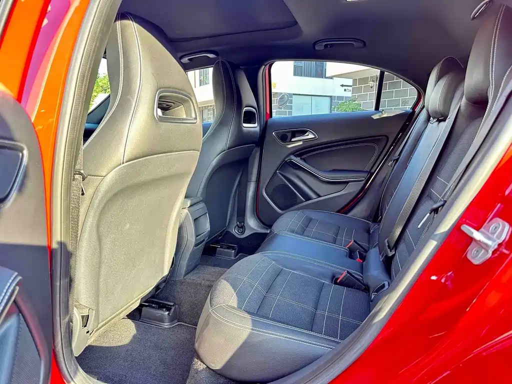 Mercedes-Benz A-Class 2015 — фото 11