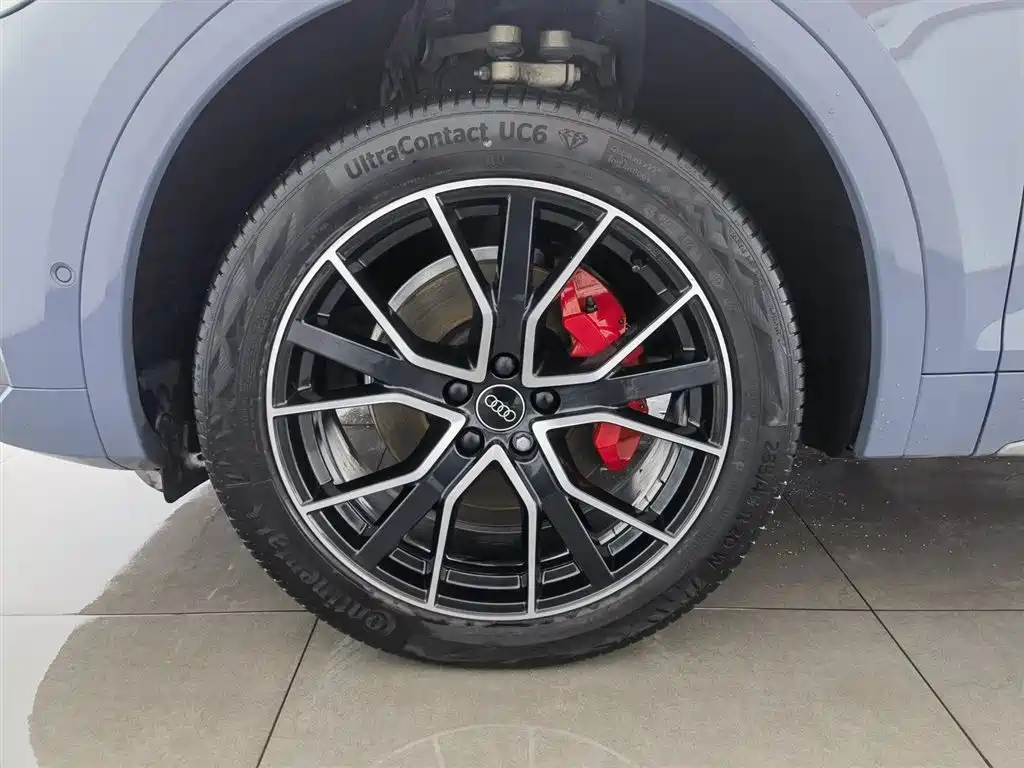 Audi Q5L 2023 — фото 17