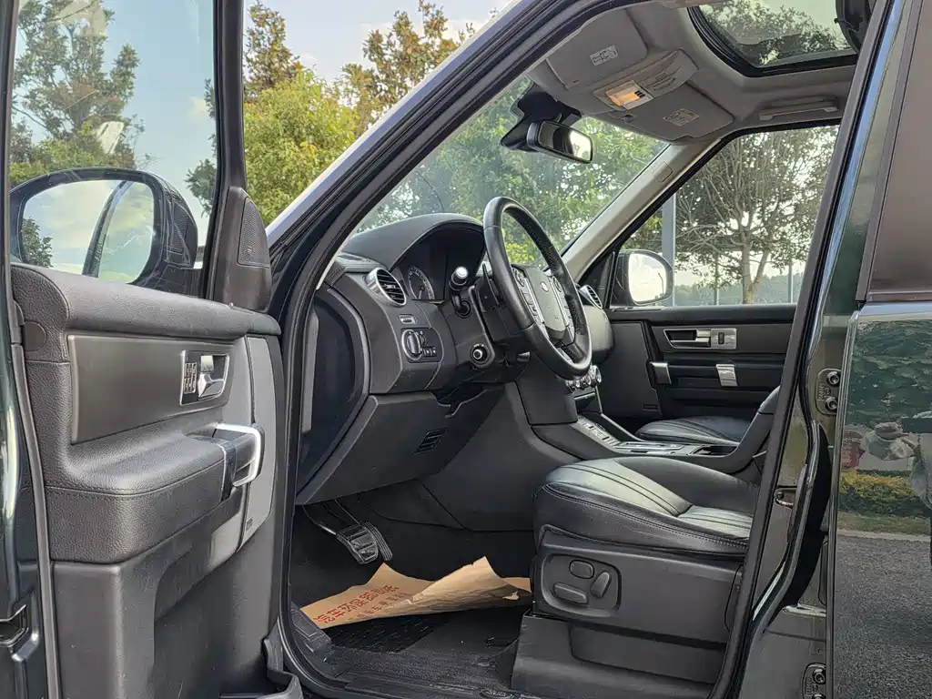 Land Rover Discovery 2015 — фото 16