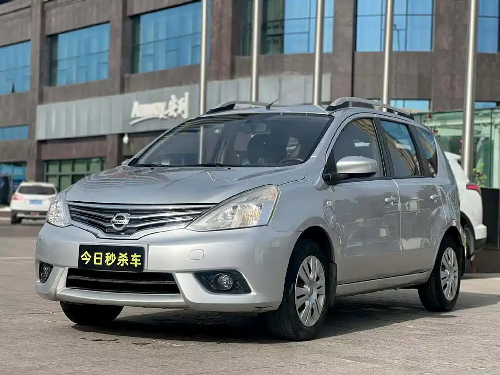 Nissan Livina 2015