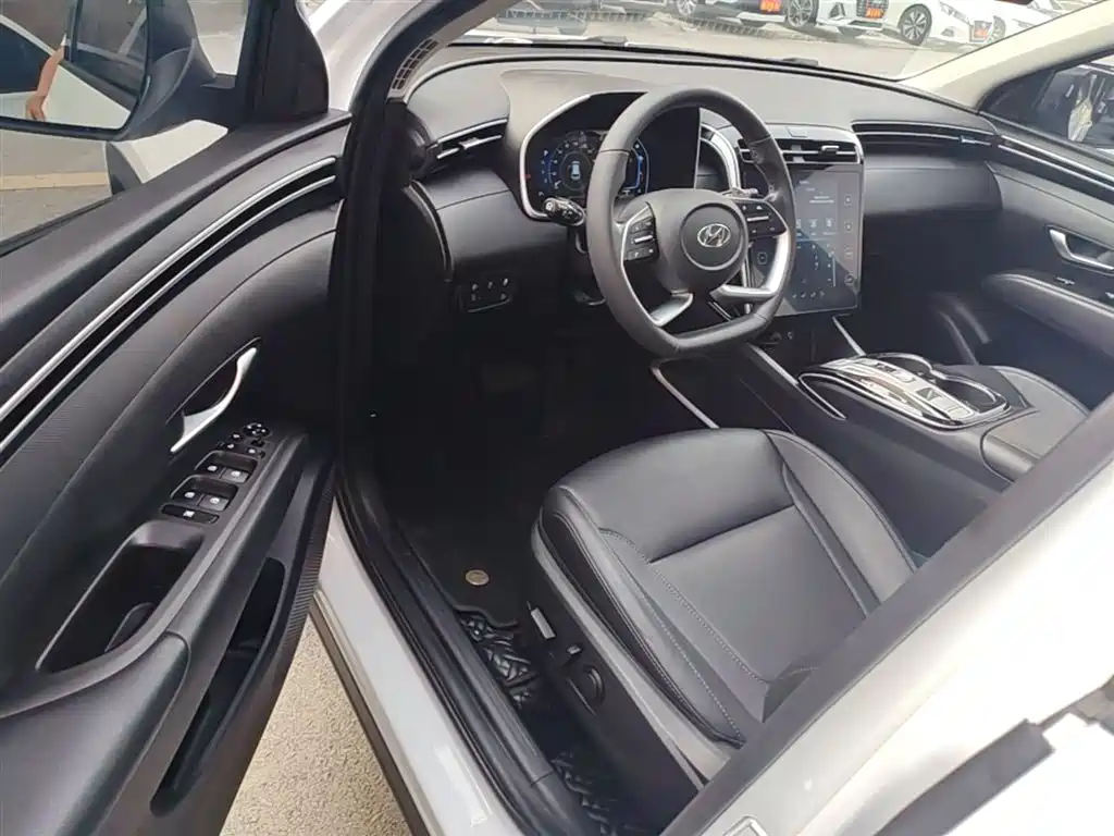 Hyundai Tucson 2023 — фото 16