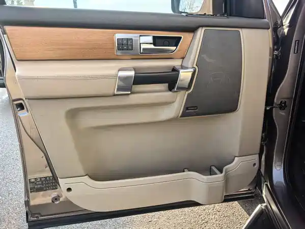 Land Rover Discovery 2016