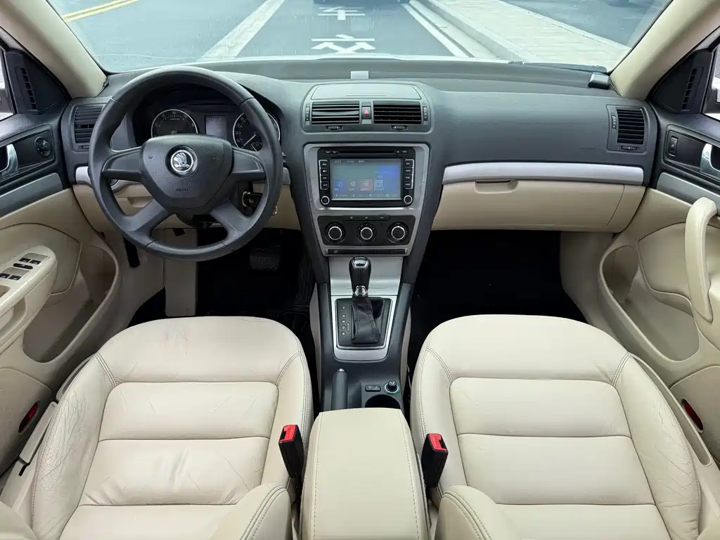 Skoda Octavia 2015 — фото 16