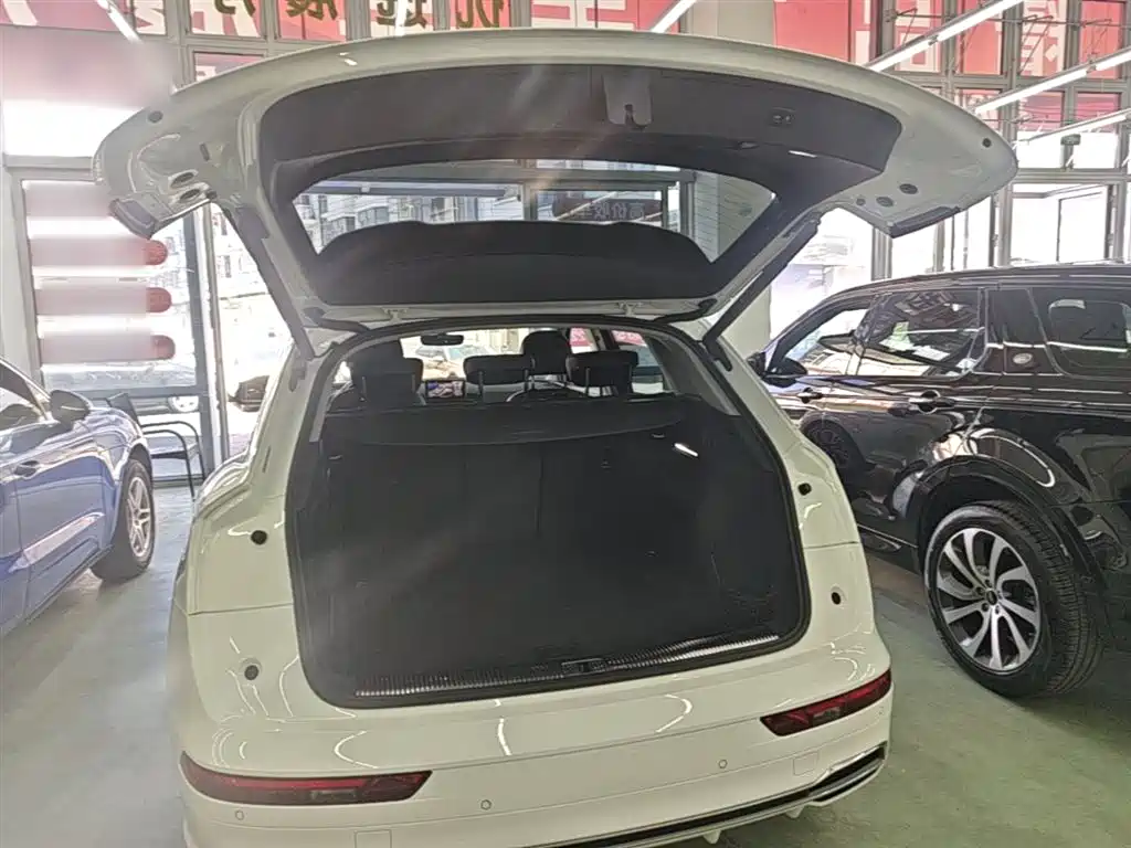 Audi Q5L 2020 — фото 19