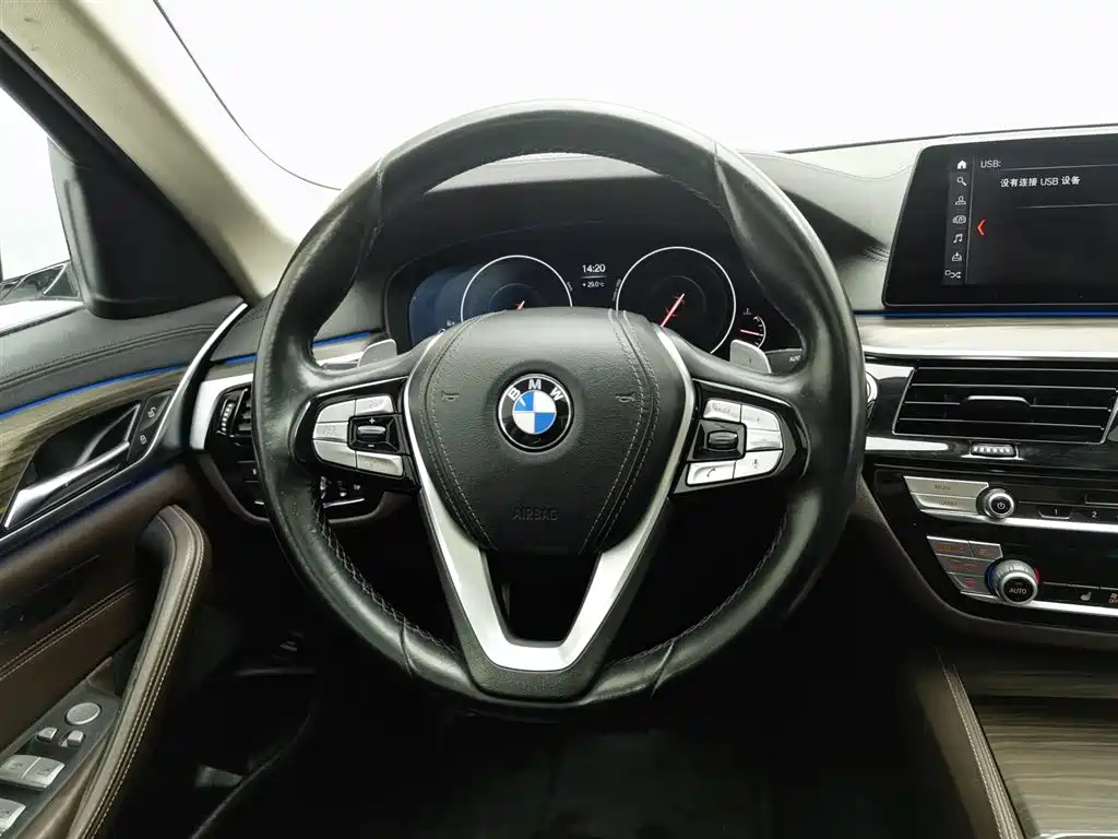 BMW 5 Series 2019 — фото 11