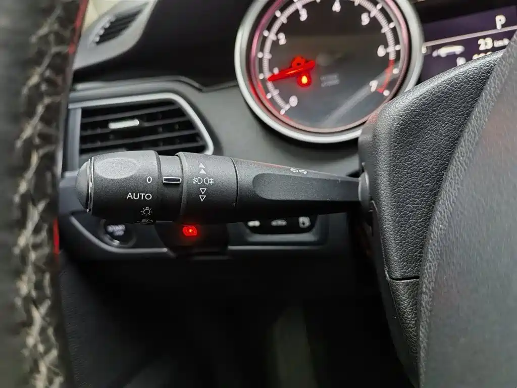 Peugeot 508 2015 — фото 21