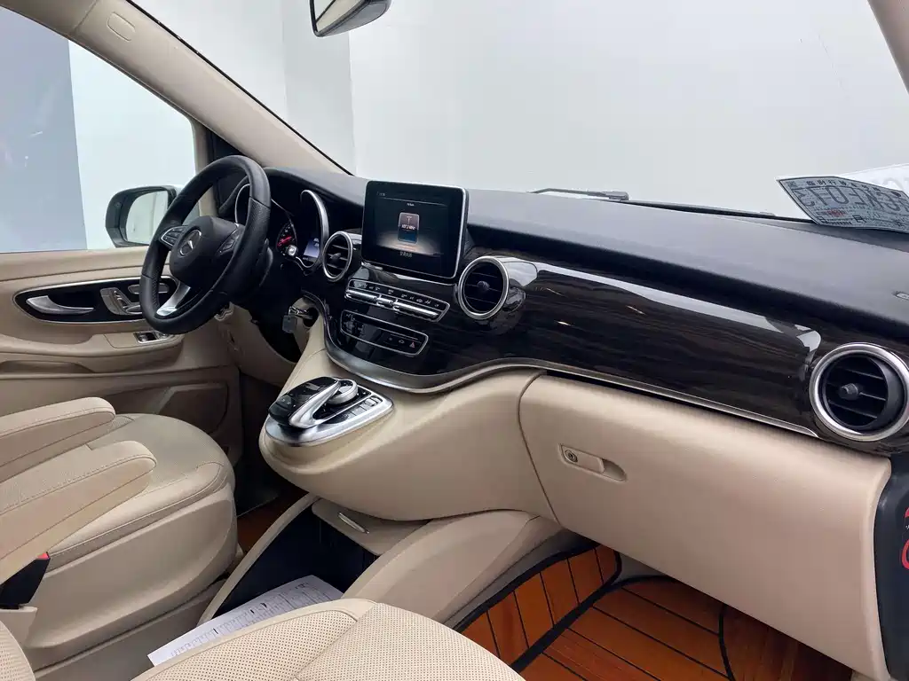 Mercedes-Benz V-Class 2016 — фото 16