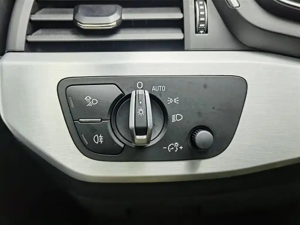 Audi A4L 2021 — фото 21
