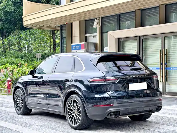 Porsche Cayenne 2021