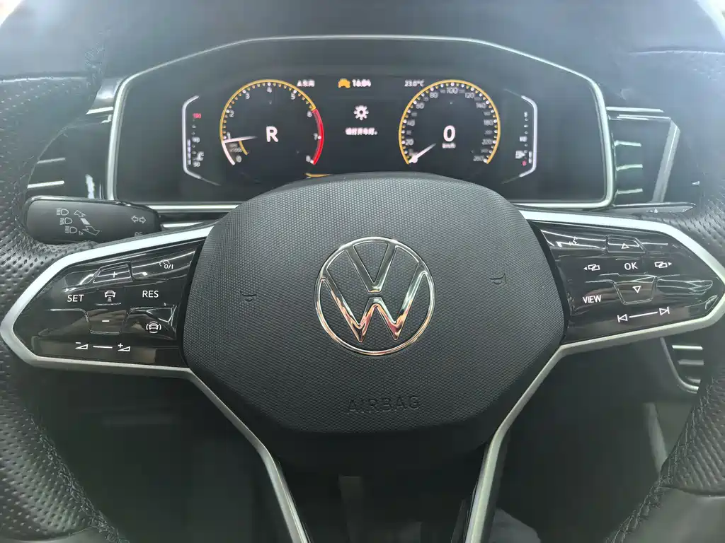 Volkswagen Tiguan L 2023 — фото 19