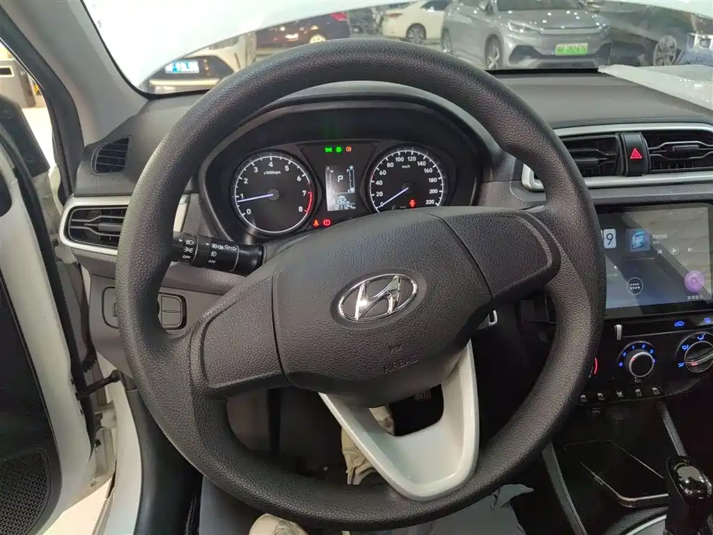 Hyundai Verna 2018 — фото 7