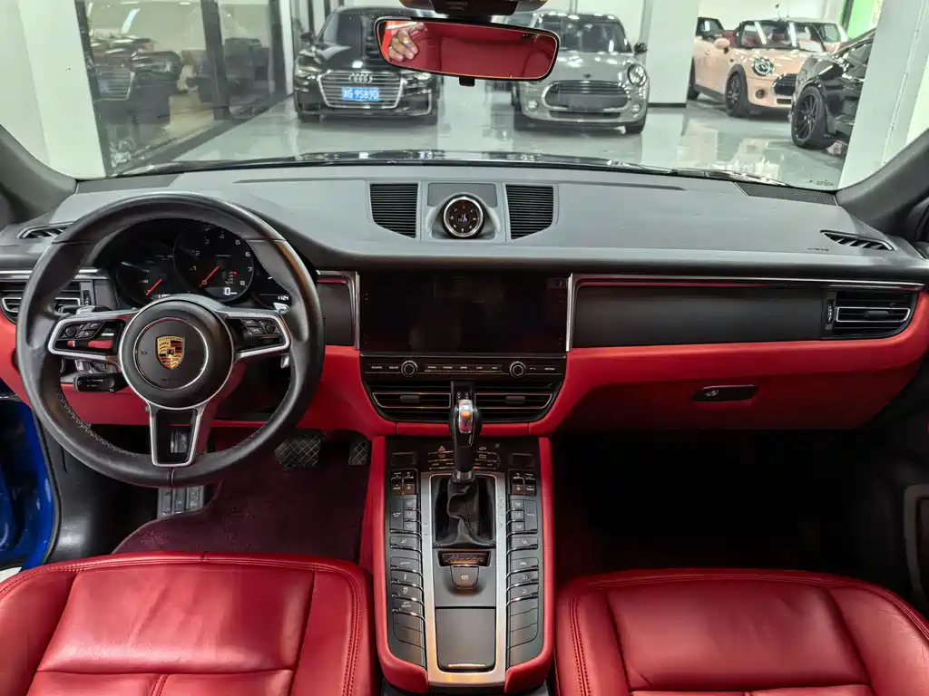 Porsche Macan 2019 — фото 10